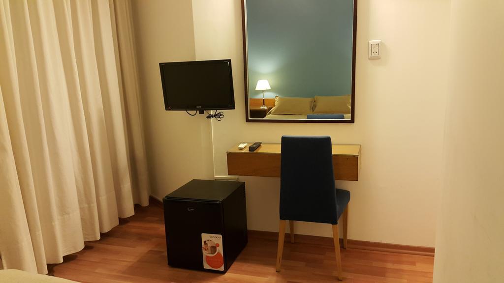 Hotel Avenida Buenos Aires Bagian luar foto