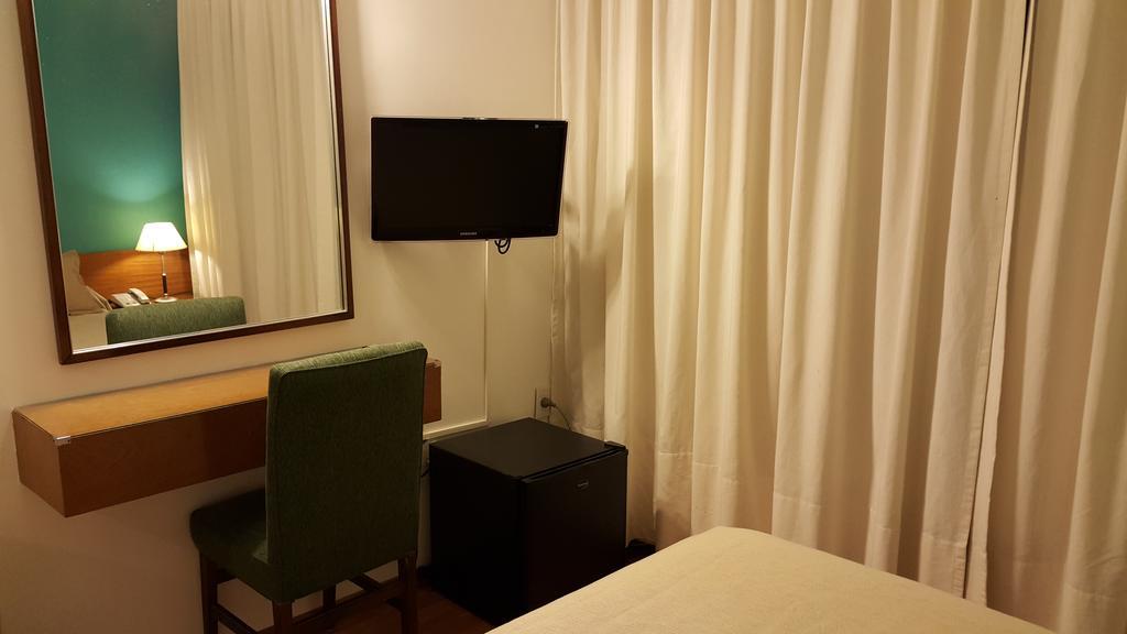 Hotel Avenida Buenos Aires Bagian luar foto