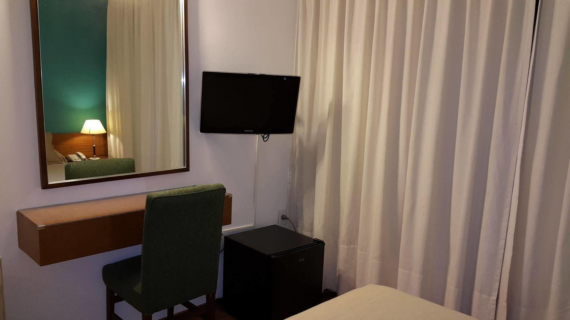 Hotel Avenida Buenos Aires Bagian luar foto