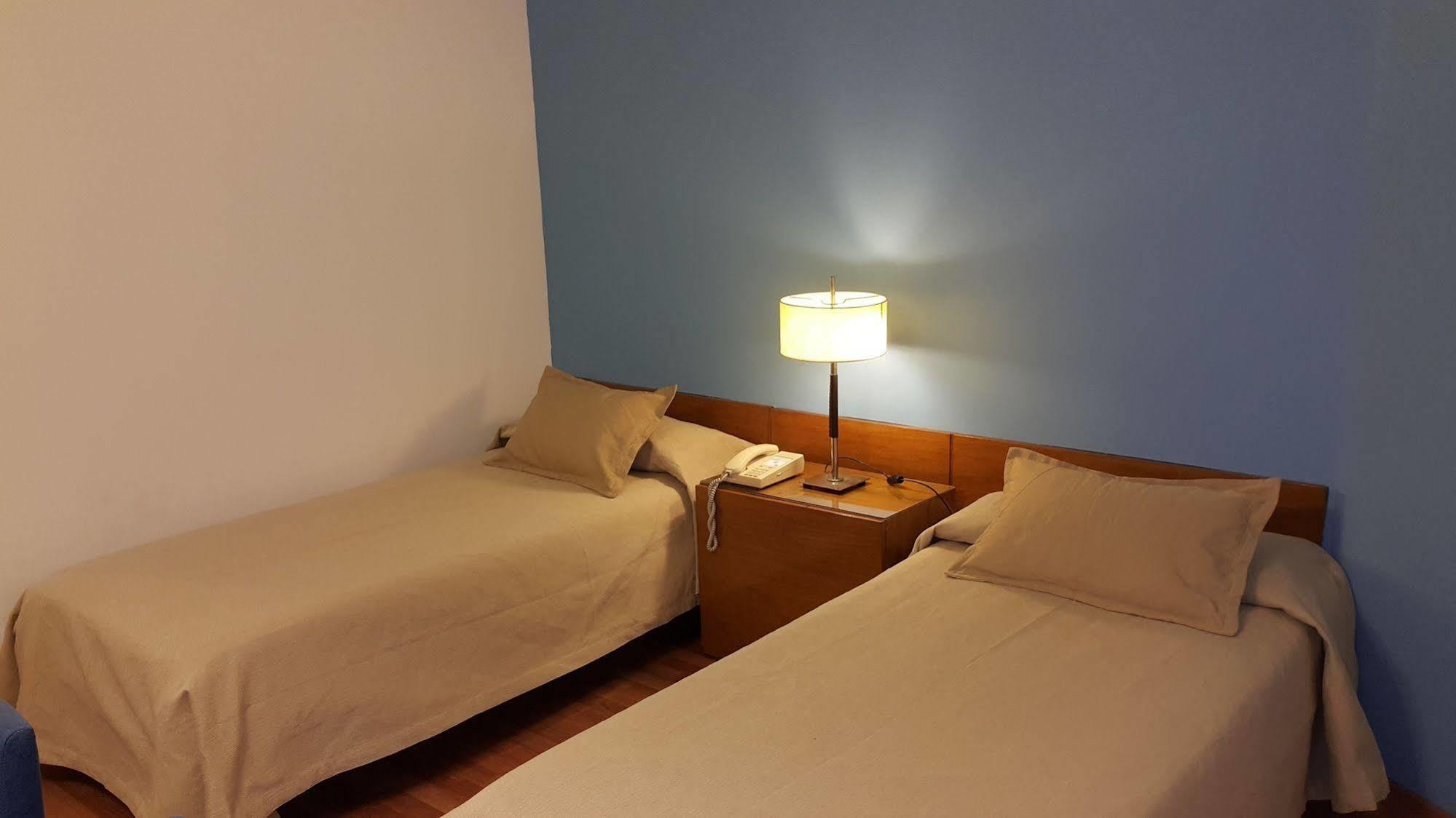 Hotel Avenida Buenos Aires Bagian luar foto