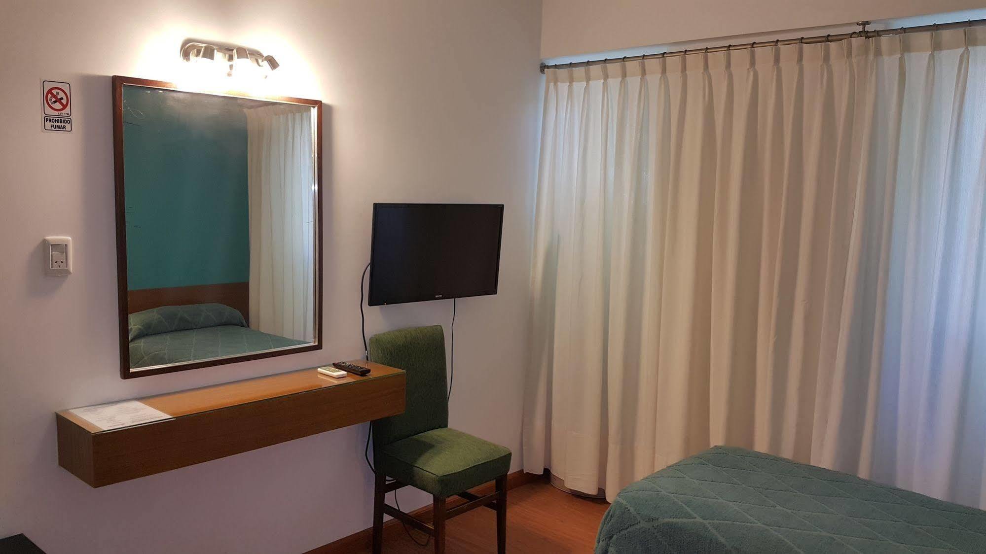 Hotel Avenida Buenos Aires Bagian luar foto