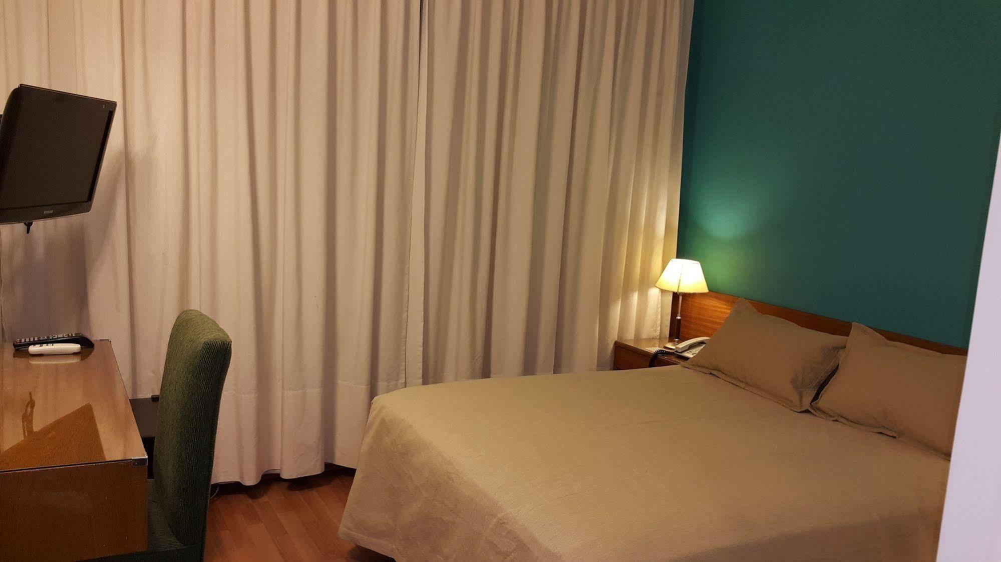 Hotel Avenida Buenos Aires Bagian luar foto