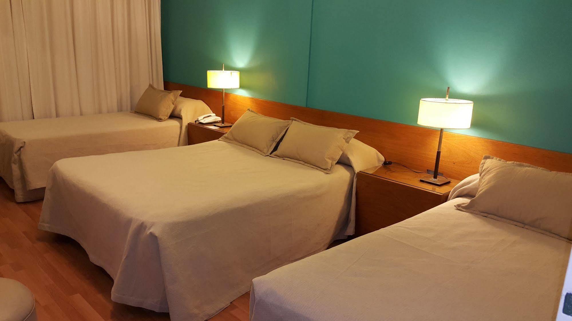 Hotel Avenida Buenos Aires Bagian luar foto