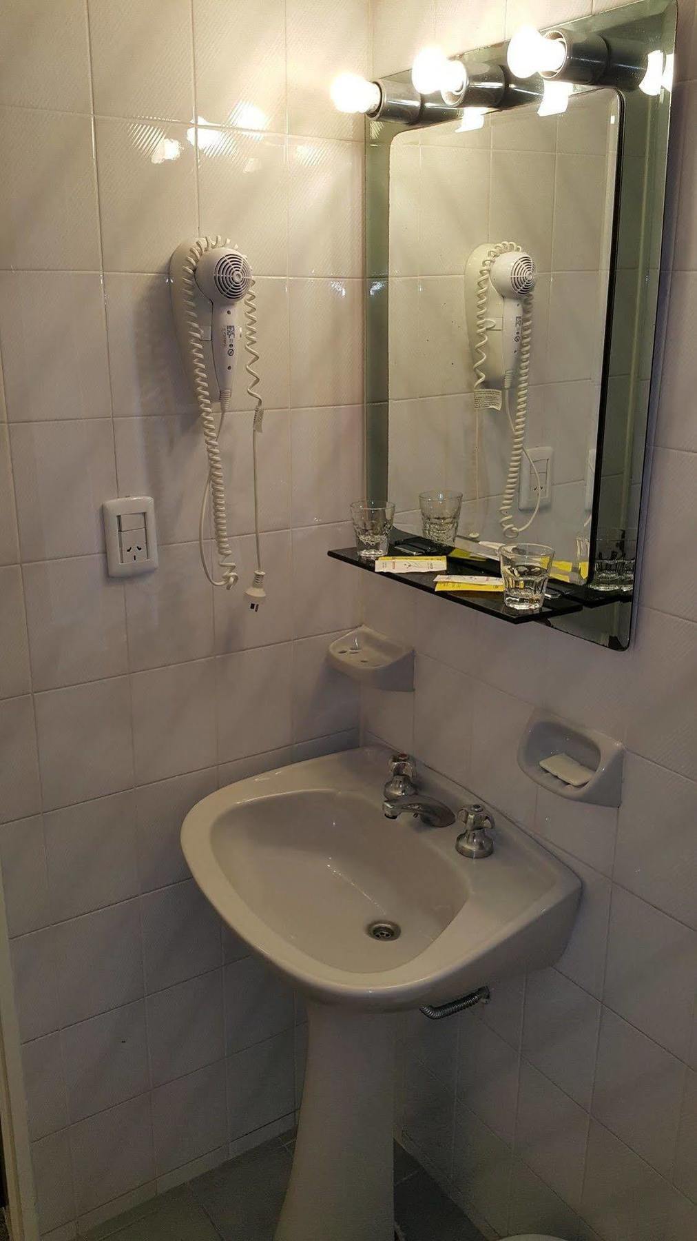 Hotel Avenida Buenos Aires Bagian luar foto
