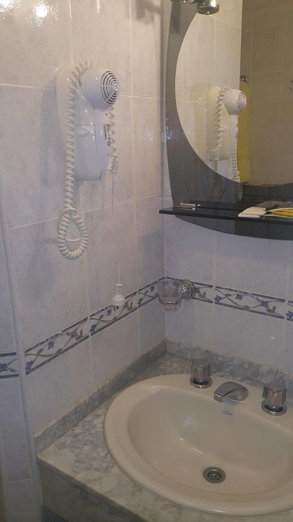 Hotel Avenida Buenos Aires Bagian luar foto