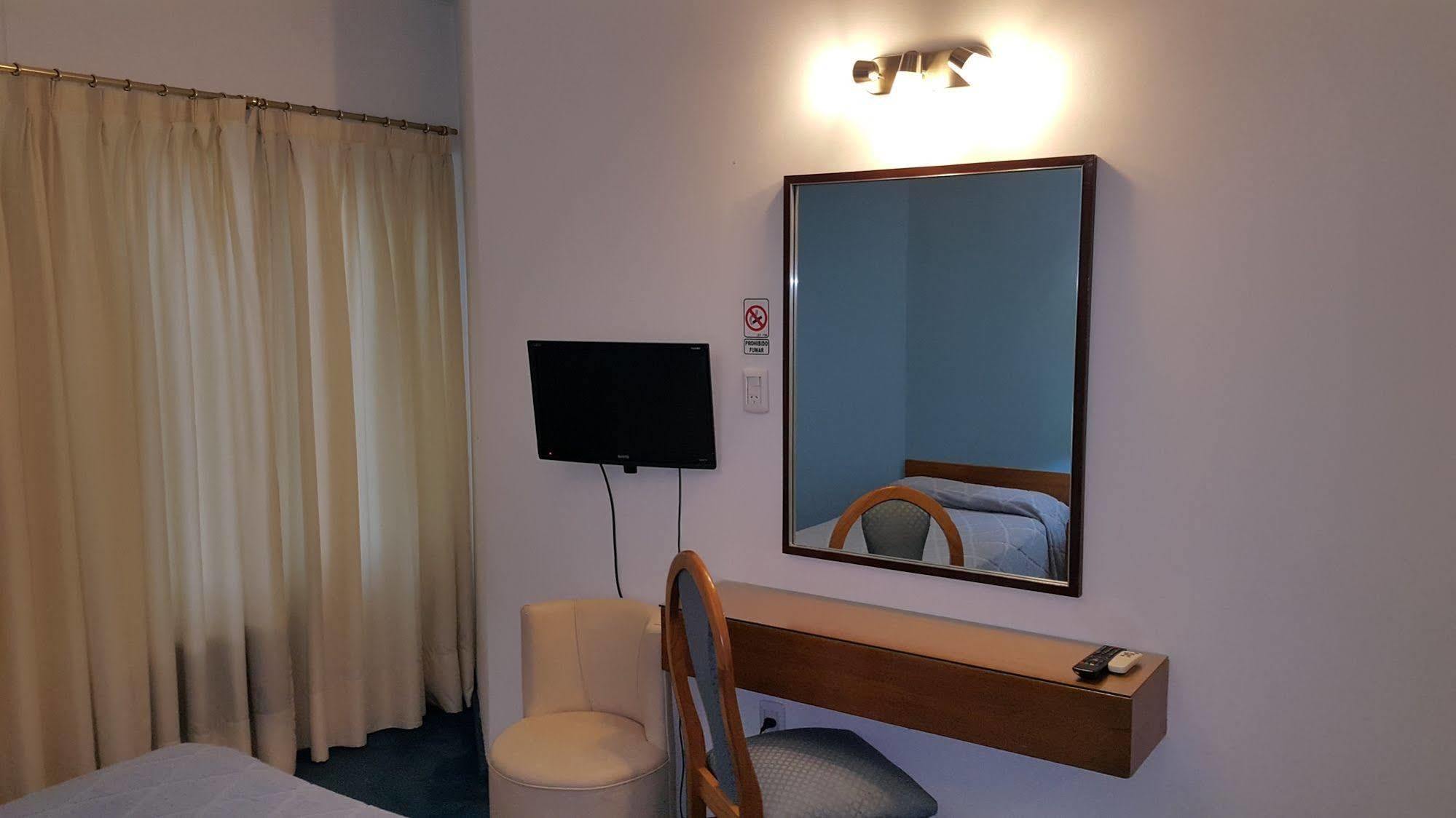 Hotel Avenida Buenos Aires Bagian luar foto
