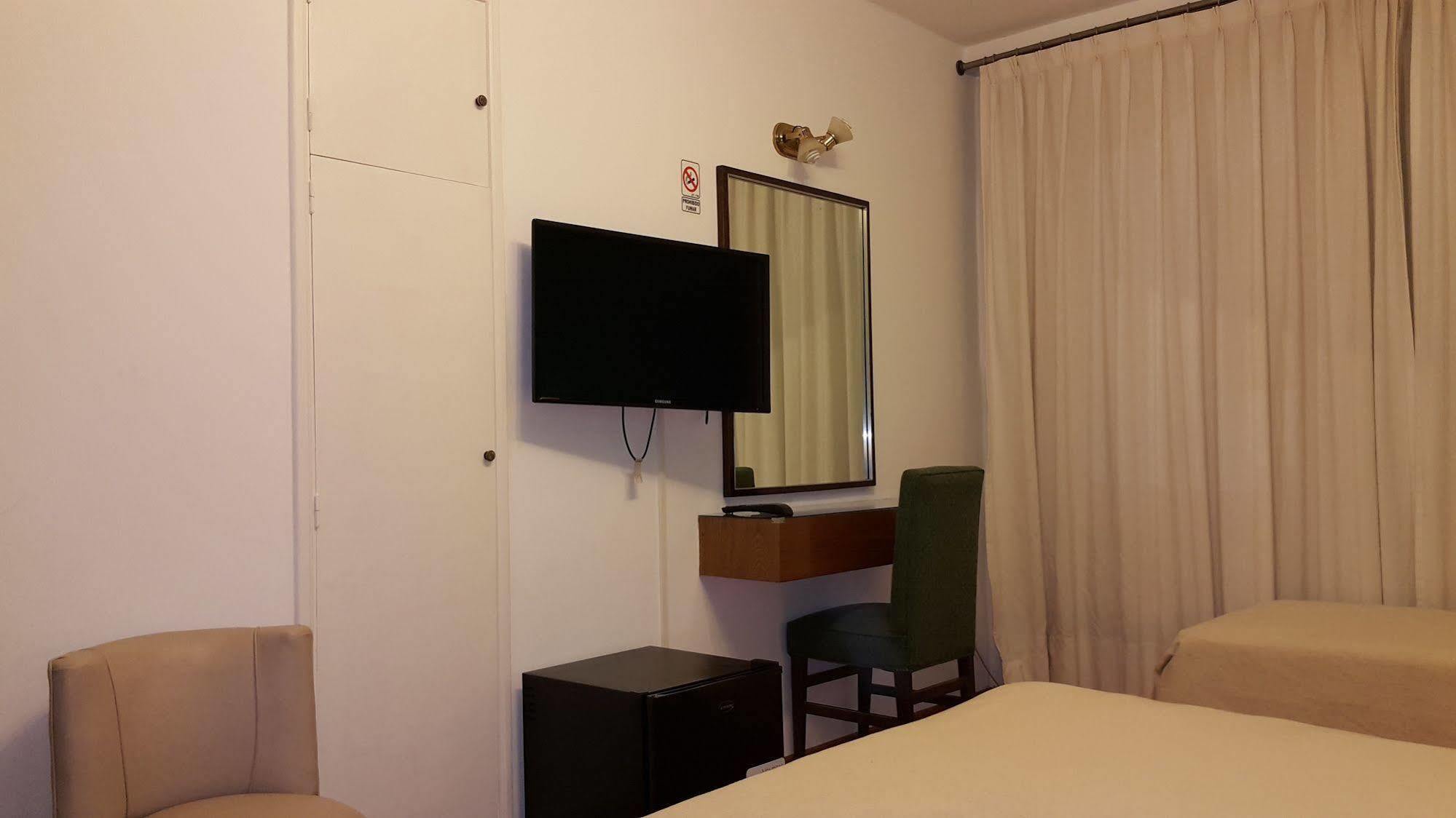 Hotel Avenida Buenos Aires Bagian luar foto