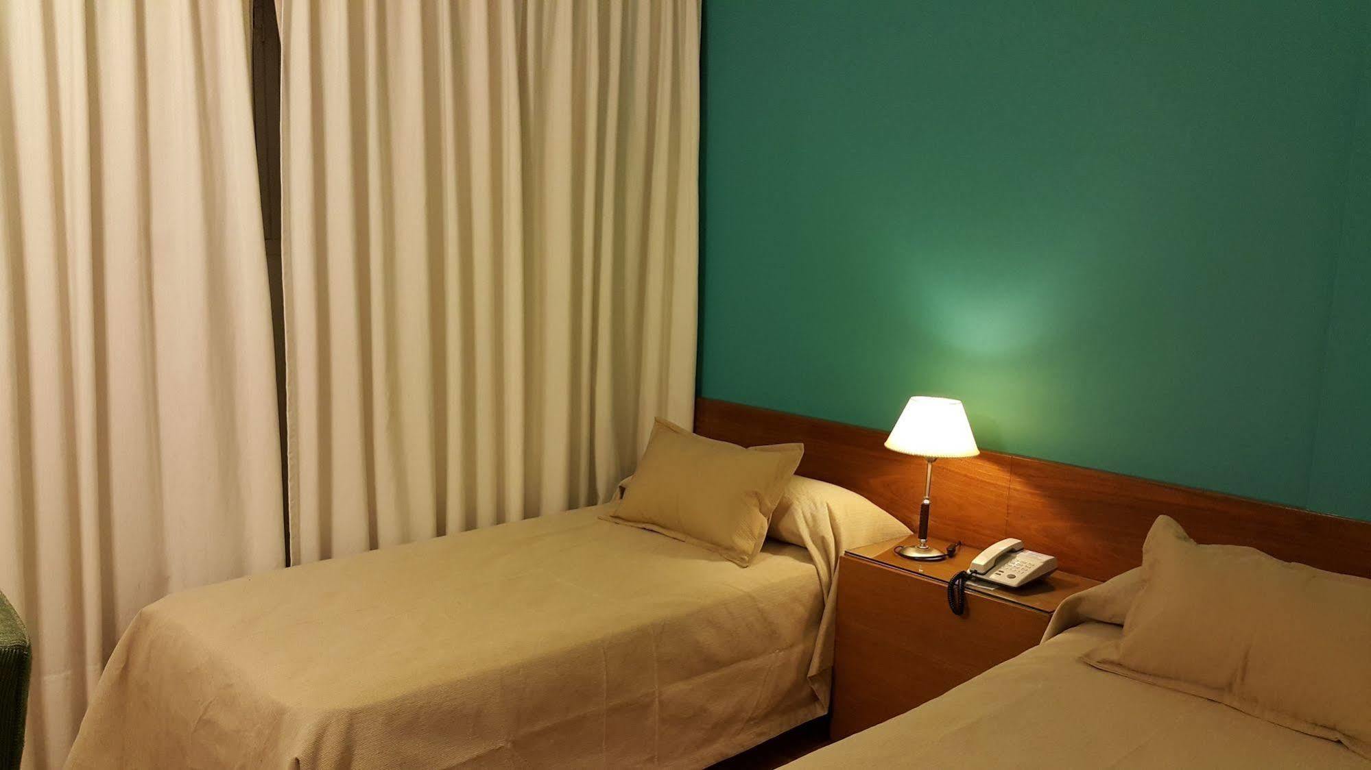 Hotel Avenida Buenos Aires Bagian luar foto