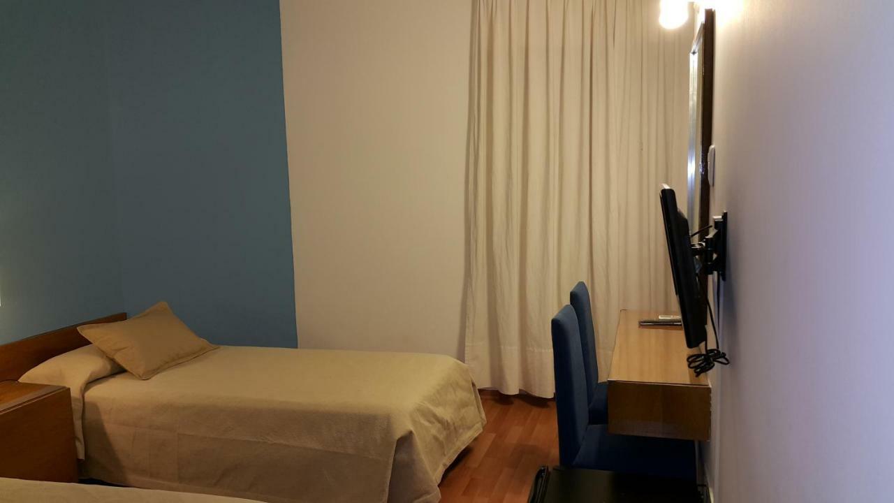 Hotel Avenida Buenos Aires Bagian luar foto